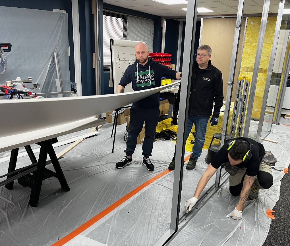 Le Groupe Installux implante un nouveau plateau technique dans les locaux de Tiaso (77) pour former les professionnels de la cloison aluminium.