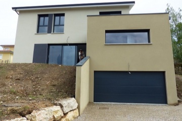 Sylvie Giroud, habitante d’une maison labellisée E+C- en béton cellulaire : « Comme dans un cocon ! »