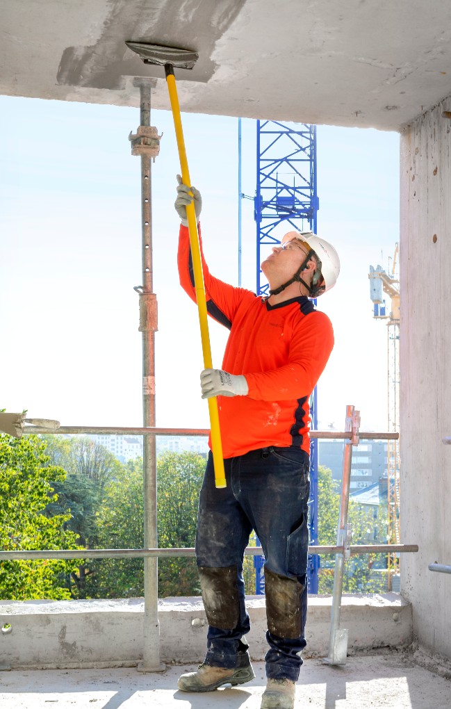 La nouvelle lisseuse longue portée nanovib® Leborgne® diminue la pénibilité sur les chantiers et limite le risque de chute de l’opérateur