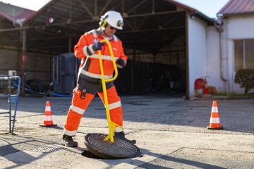 Le Toucan Nanovib®, le nouveau lève-grilles et plaques d'égout qui facilite la vie des professionnels de l'assainissement