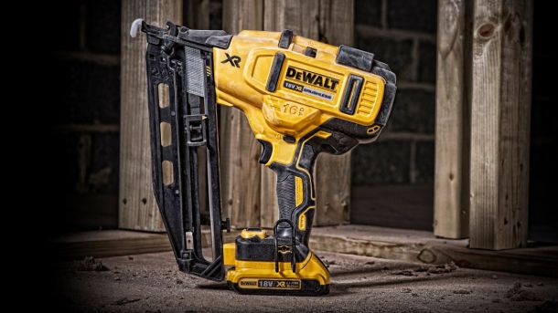 DEWALT consolide son offre de cloueurs sur batterie