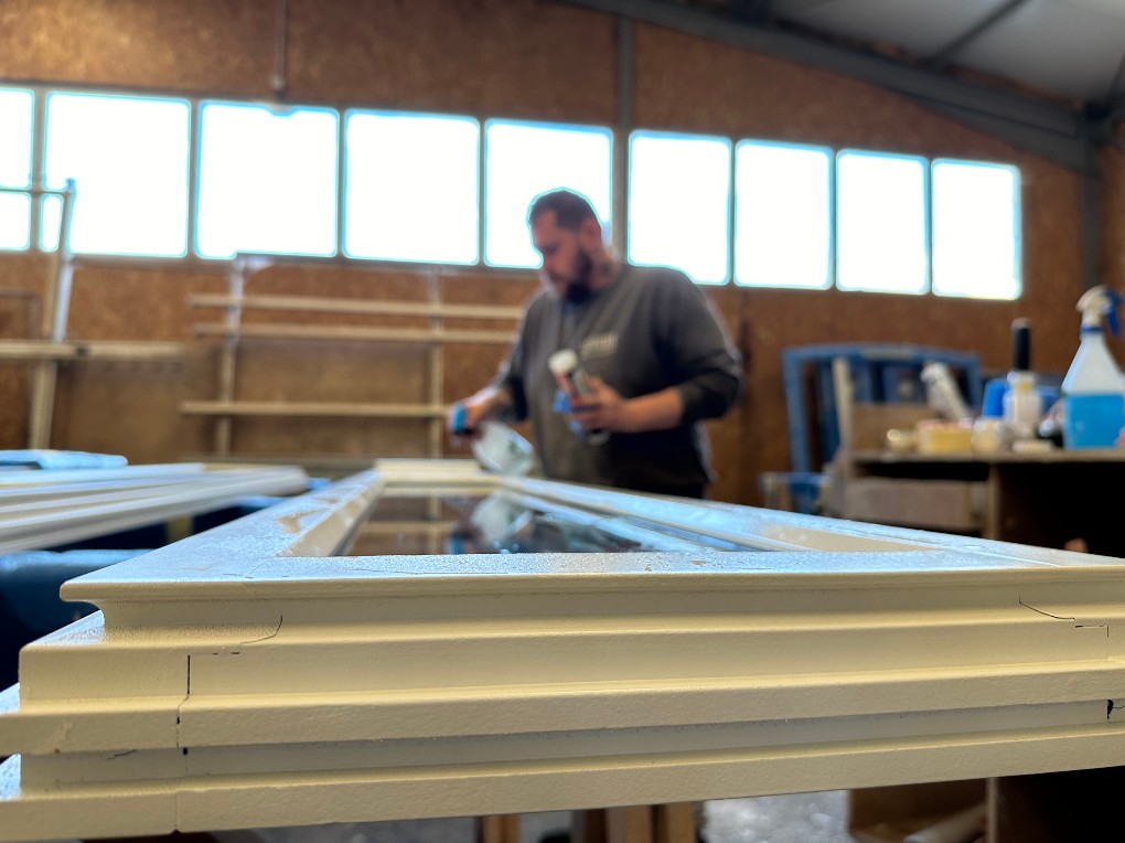 Château de Damblain : des carrelets en chêne sur-mesure pour des menuiseries extérieures d’exception